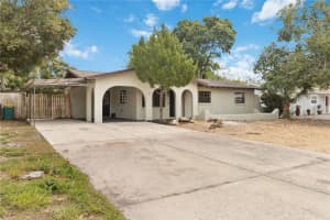 608 DORA AVENUE, TAVARES, FL 32778 - MLS#MFRO6374045