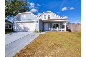 153 Rollins Dr, DAVENPORT