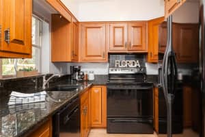 407 CRYSTAL LAKE STREET, ORLANDO, FL 32806 - MLS#MFRO6376376