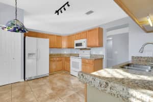 8102 COUNTRY RUN PARKWAY, ORLANDO, FL 32818 - MLS#MFRO6376652