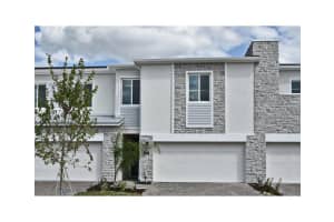 251 Nine Iron Dr, DAVENPORT