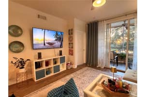 3250 CORONA VILLAGE WAY, ORLANDO, FL 32835 - MLS#MFRO6378951