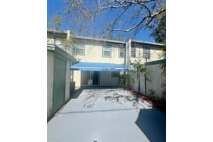 5266 TENNIS COURT CIRCLE, TAMPA, FL 33617 - MLS#MFRO6378997