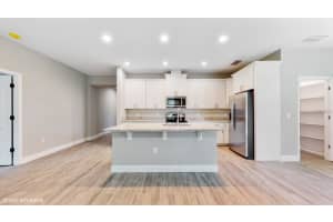 643 DOMINISH ESTATES DR, APOPKA, FL 32712 - MLS#MFRO6379410