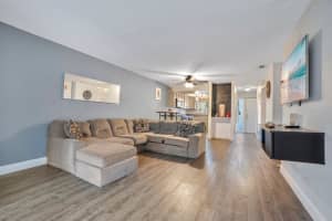 404 COUNTRY LANE, WINTER HAVEN, FL 33881 - MLS#MFRO6380410