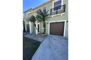 4304 PARADISE COVE COURT, KISSIMMEE, FL 34746 - MLS#MFRO6380544