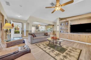 203 CHALLENGER AVENUE, DAVENPORT, FL 33897 - MLS#MFRO6380562