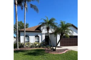 13757 Huntwick Dr Orlando, FL 32837 - Off Market