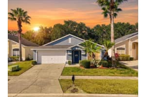 632 Bloomingdale Dr, DAVENPORT