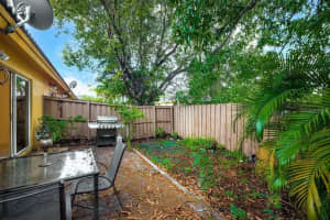 401 1ST COURT, HALLANDALE BEACH, FL 33009 - MLS#MFRO6381870