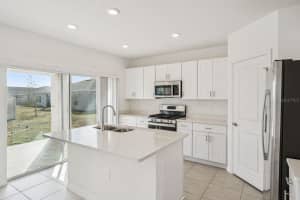 33813 SKY BLOSSOM CIRCLE, LEESBURG, FL 34788 - MLS#MFRO6381959