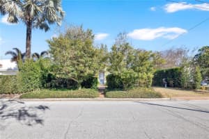 2413 CENTER AVENUE, ORLANDO, FL 32806 - MLS#MFRO6382061