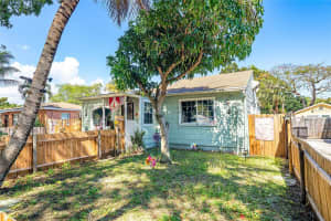 825 WINTERS STREET, WEST PALM BEACH, FL 33405 - MLS#MFRO6383343