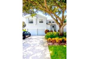 315 Eagle Ridge Dr, DAVENPORT