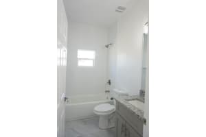 900 E GOTTSCHE AVENUE, EUSTIS, FL 32726 - MLS#MFRO6384706