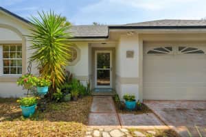 1007 LANTANA DRIVE, EUSTIS, FL 32726 - MLS#MFRO6385181