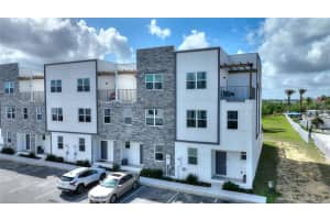 452 Famagusta Dr, DAVENPORT