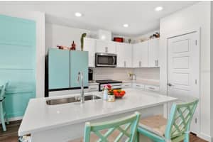 553 JOHN L MICA WAY, LONGWOOD, FL 32750 - MLS#MFRO6385588