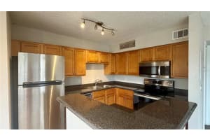 300 LAKEPOINTE DRIVE, ALTAMONTE SPRINGS, FL 32701 - MLS#MFRO6386124