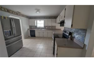 2423 SOUTH AVENUE, LEESBURG, FL 34748 - MLS#MFRO6386792