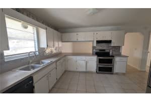 2423 SOUTH AVENUE, LEESBURG, FL 34748 - MLS#MFRO6386792