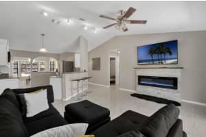 1236 LAMPLIGHTER WAY, ORLANDO, FL 32818 - MLS#MFRO6387079