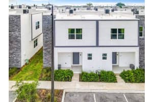 653 Trikomo Dr, DAVENPORT