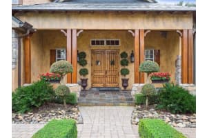 1490 LAKESHORE DRIVE, MOUNT DORA, FL 32757 - MLS#MFRO6387521