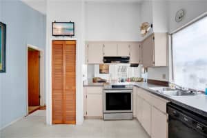 9826 SURREY RIDGE ROAD, ORLANDO, FL 32825 - MLS#MFRO6390088