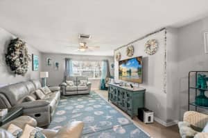 820 CLIFFORD AVENUE, EUSTIS, FL 32726 - MLS#MFRO6390153