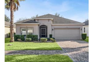 215 Lakeshore Dr, DAVENPORT