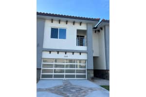 1818 Brentwood Ct, DAVENPORT