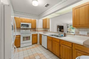 9717 LAKE DOUGLAS PLACE, ORLANDO, FL 32817 - MLS#MFRO6391068