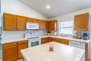 608 LAKE CLAIRE COURT, OVIEDO, FL 32765 - MLS#MFRO6391177