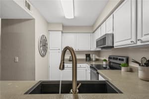 13917 FAIRWAY ISLAND DRIVE, ORLANDO, FL 32837 - MLS#MFRO6391829