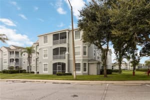 8105 COCONUT PALM WAY, KISSIMMEE, FL 34747 - MLS#MFRO6393591