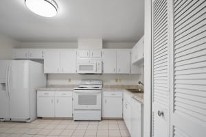 4 ESCONDIDO CIRCLE, ALTAMONTE SPRINGS, FL 32701 - MLS#MFRO6394504