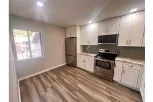 17 ESCONDIDO CIRCLE, ALTAMONTE SPRINGS, FL 32701 - MLS#MFRO6395187