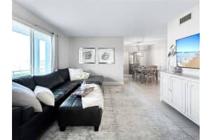 1600 LAKE PARKER DRIVE, LAKELAND, FL 33805 - MLS#MFRO6395217