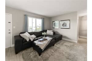 1600 LAKE PARKER DRIVE, LAKELAND, FL 33805 - MLS#MFRO6395217