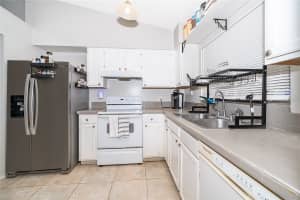 207 LAKE DRIVE, ORLANDO, FL 32835 - MLS#MFRO6395270