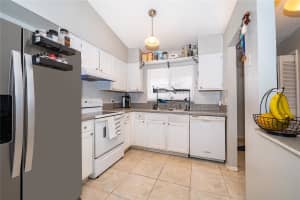 207 LAKE DRIVE, ORLANDO, FL 32835 - MLS#MFRO6395270