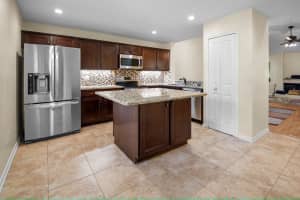 16 ESCONDIDO CIRCLE, ALTAMONTE SPRINGS, FL 32701 - MLS#MFRO6395689