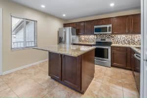 16 ESCONDIDO CIRCLE, ALTAMONTE SPRINGS, FL 32701 - MLS#MFRO6395689