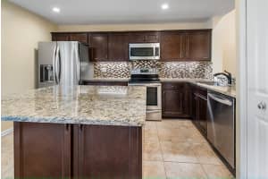 16 ESCONDIDO CIRCLE, ALTAMONTE SPRINGS, FL 32701 - MLS#MFRO6395689