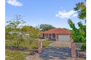 910 RICH DRIVE, MOUNT DORA, FL 32757 - MLS#MFRO6396758