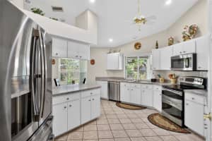 2533 ROSLYN LANE, LAKELAND, FL 33812 - MLS#MFRO6396907