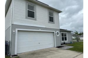 898 Farrington Dr, DELTONA