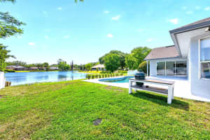1047 WILLA LAKE CIRCLE, OVIEDO, FL 32765 - MLS#MFRO6397081