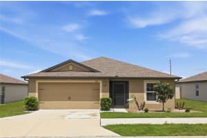 1607 Swan Lake Cir, DUNDEE